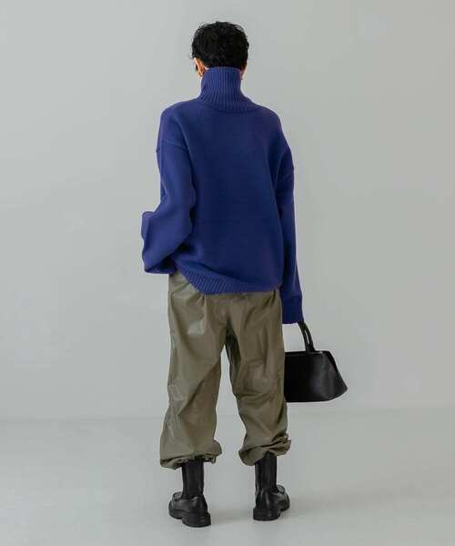 KBF(ケイビーエフ)の「ハイネックオーバーニット(ニット/セーター・レディース・レッド/グレー/ベージュ/ブルー・ONE)」の10枚目の写真