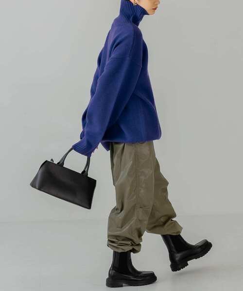 KBF(ケイビーエフ)の「ハイネックオーバーニット(ニット/セーター・レディース・レッド/グレー/ベージュ/ブルー・ONE)」の11枚目の写真