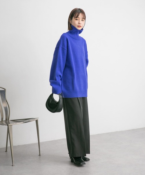 KBF(ケイビーエフ)の「ハイネックオーバーニット(ニット/セーター・レディース・レッド/グレー/ベージュ/ブルー・ONE)」の17枚目の写真