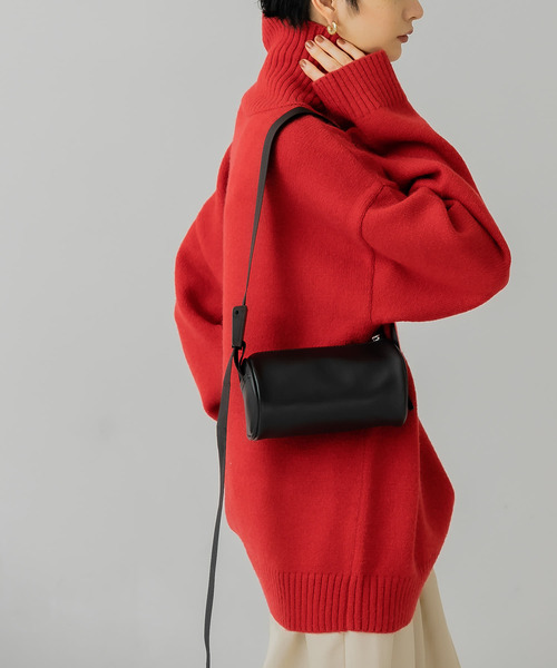 KBF(ケイビーエフ)の「ハイネックオーバーニット(ニット/セーター・レディース・レッド/グレー/ベージュ/ブルー・ONE)」の21枚目の写真