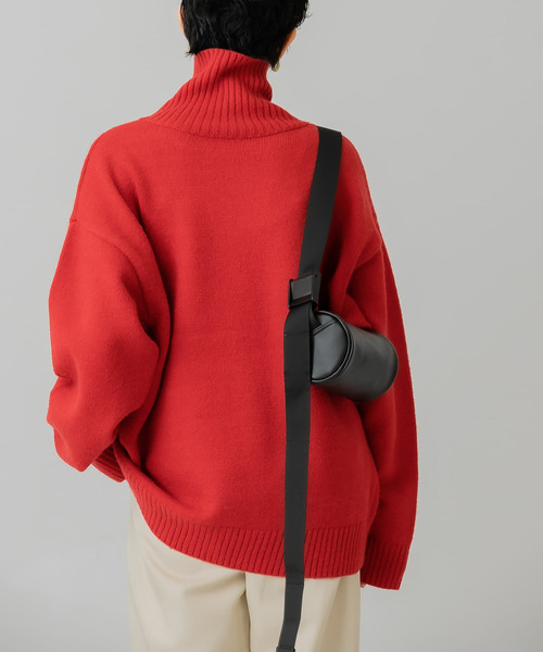 KBF(ケイビーエフ)の「ハイネックオーバーニット(ニット/セーター・レディース・レッド/グレー/ベージュ/ブルー・ONE)」の22枚目の写真