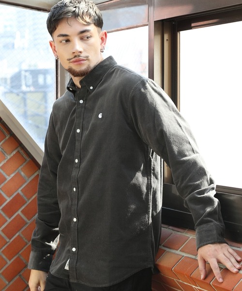 Carhartt（カーハート）の「Carhartt ロゴコーデュロイ長袖シャツ（シャツ/ブラウス・メンズ・サファリグリーン/ブラック/ダークグレー・MEDIUM/LARGE/X-LARGE）」の2枚目の写真
