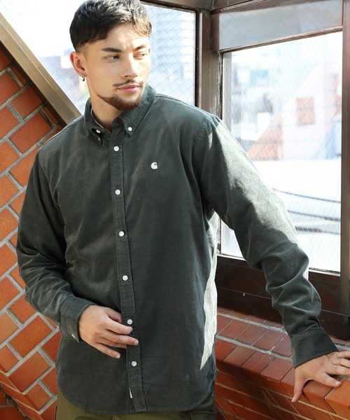 Carhartt（カーハート）の「Carhartt ロゴコーデュロイ長袖シャツ（シャツ/ブラウス・メンズ・サファリグリーン/ブラック/ダークグレー・MEDIUM/LARGE/X-LARGE）」の3枚目の写真