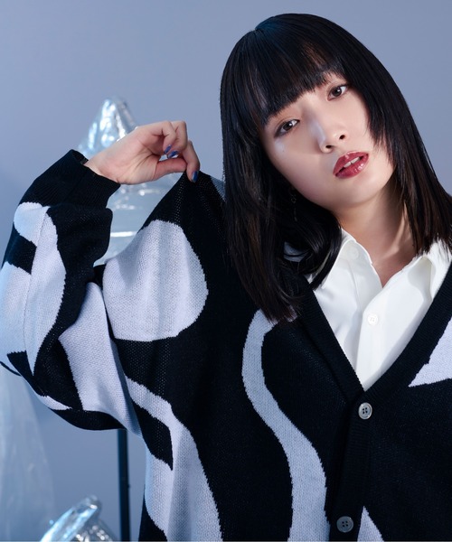 Ellno Loset（エルノロゼット）の「マーブル柄ルーズカーディガン（カーディガン/ボレロ・メンズ・ブラック/ブルー・MEDIUM/LARGE）」の18枚目の写真
