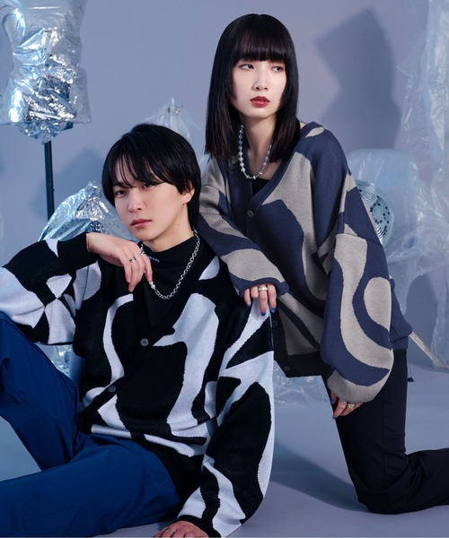 Ellno Loset（エルノロゼット）の「マーブル柄ルーズカーディガン（カーディガン/ボレロ・メンズ・ブラック/ブルー・MEDIUM/LARGE）」の4枚目の写真