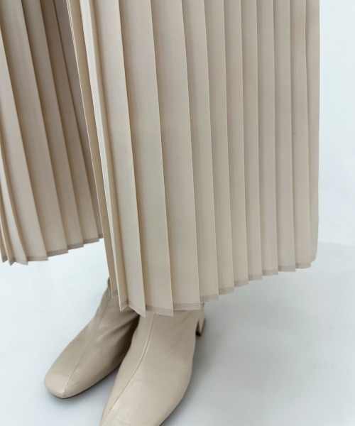 A de a.v.v(アードアー・ヴェ・ヴェ)の「パフスリーブプリーツドッキングワンピース(ワンピース・レディース・アイボリー/ブラック・SMALL/MEDIUM)」の8枚目の写真