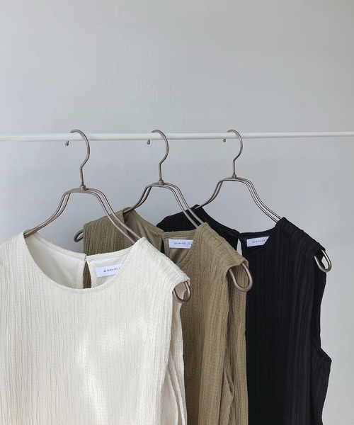 AS KNOW AS plus(アズノゥアズプラス)の「〇肩タックノースリーブワンピース(ワンピース・レディース・ブラック/モスグリーン/ライトベージュ・FREE)」の19枚目の写真