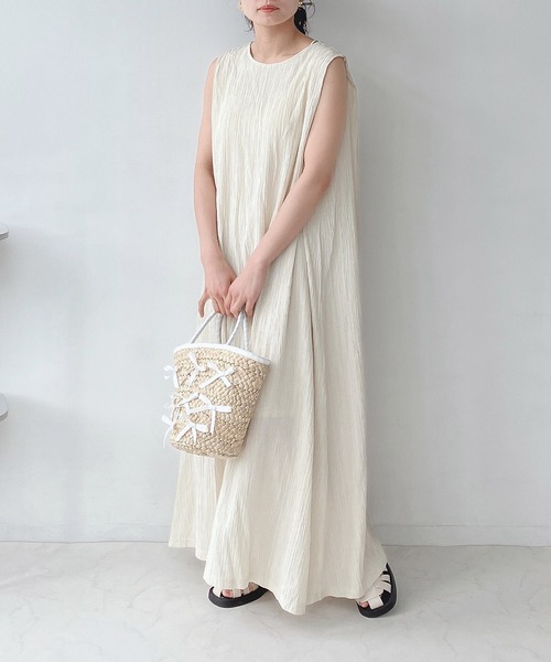 AS KNOW AS plus（アズノゥアズプラス）の「〇肩タックノースリーブ