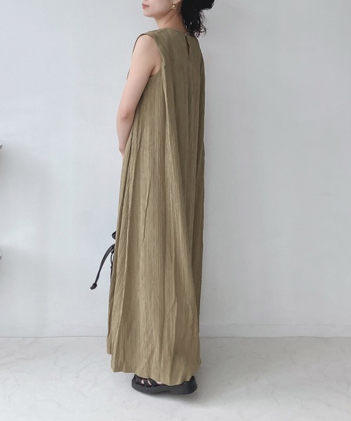 AS KNOW AS plus（アズノゥアズプラス）の「〇肩タックノースリーブ