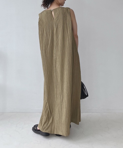 AS KNOW AS plus(アズノゥアズプラス)の「〇肩タックノースリーブワンピース(ワンピース・レディース・ブラック/モスグリーン/ライトベージュ・FREE)」の20枚目の写真