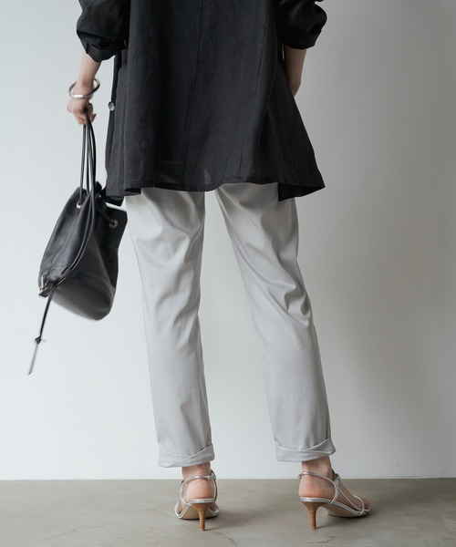 LOUNGEDRESS(ラウンジドレス)の「裾ねじりパンツ(チノパンツ・レディース・ネイビー/ライトグレー/ベージュ/ブラック/カーキ/チャコールグレー・LARGE/MEDIUM/SMALL/X-SMALL)」の9枚目の写真