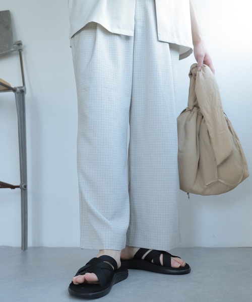 SENSE OF PLACE by URBAN RESEARCH（センスオブプレイスバイアーバンリサーチ）の「『セットアップ対応』『イージーケア』チェックリネンライクボリュームワイドパンツ（その他パンツ・メンズ・その他1/その他2・MEDIUM/LARGE）」の4枚目の写真