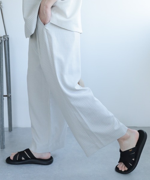 SENSE OF PLACE by URBAN RESEARCH（センスオブプレイスバイアーバンリサーチ）の「『セットアップ対応』『イージーケア』チェックリネンライクボリュームワイドパンツ（その他パンツ・メンズ・その他1/その他2・MEDIUM/LARGE）」の6枚目の写真