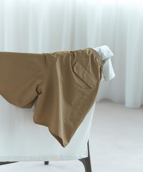 TRUSS（トラス）の「【ユニセックス】＜撥水＞バーサタイル ナイロンタフタショートパンツ（その他パンツ・レディース・グレー/ブルー/オリーブ/ブラック/イエロー/カモフラージュ/パープル/ライトグリーン/キャメル/コーラルピンク/サックスブルー/オレンジ/ベージュ/カーキ/スモークピンク・SMALL/MEDIUM/LARGE/X-LARGE）」の4枚目の写真
