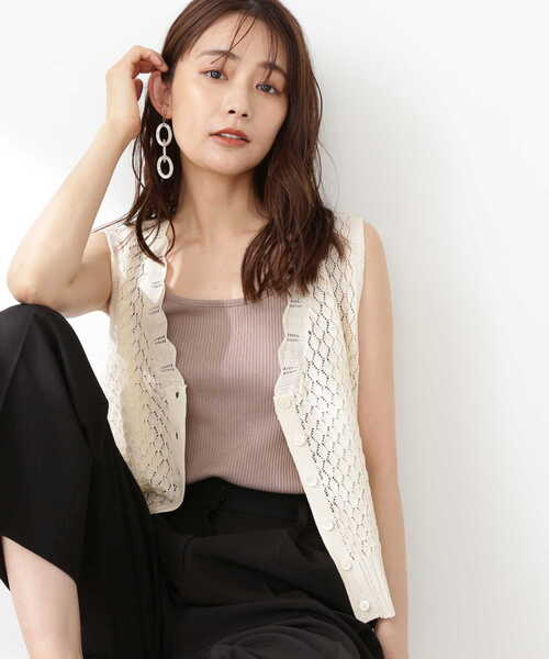 N.(N. Natural Beauty Basic)(エヌエヌナチュラルビューティーベーシック)の「◆リーフ柄編みVニットタンク(ニット/セーター・レディース・オフホワイト/モカ/グリーン・MEDIUM)」の1枚目の写真