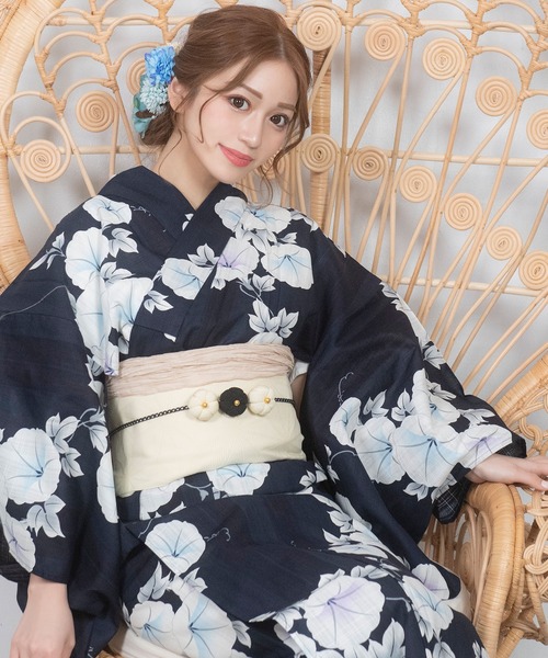 紺の地にほんのり浮かび上がる朝顔が美しい、正統派の藍染めの