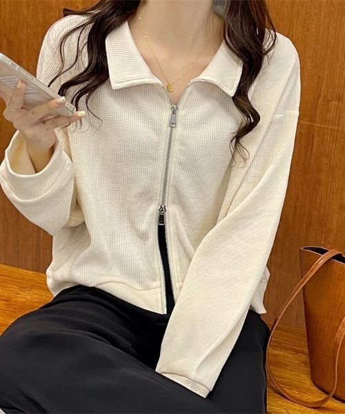 LADY LIKE(レディライク)の「ダブルジップ襟付きトップス(Tシャツ/カットソー・レディース・ブラック/サックスブルー/グレー/アイボリー・M)」の6枚目の写真