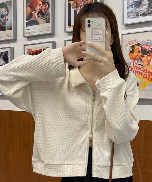 LADY LIKE(レディライク)の「ダブルジップ襟付きトップス(Tシャツ/カットソー・レディース・ブラック/サックスブルー/グレー/アイボリー・M)」の10枚目の写真