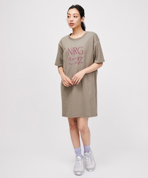 NERGY(ナージー)の「フロッキープリントTシャツワンピース(ワンピース・レディース・カーキ/ホワイト/ブラック・FREE)」の4枚目の写真