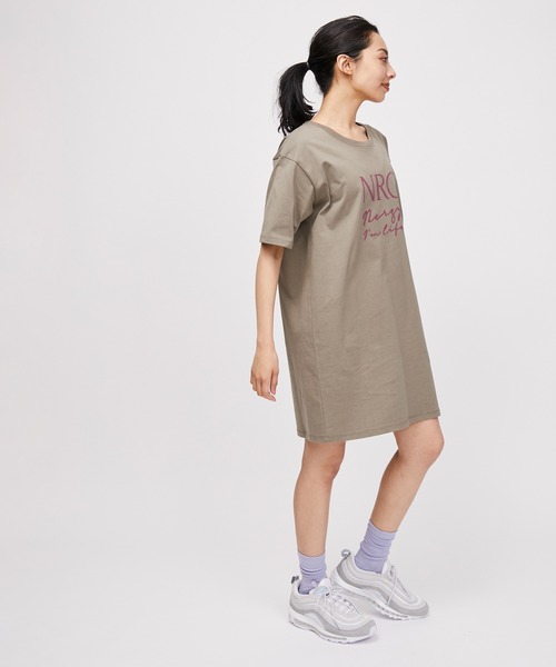 NERGY(ナージー)の「フロッキープリントTシャツワンピース(ワンピース・レディース・カーキ/ホワイト/ブラック・FREE)」の6枚目の写真