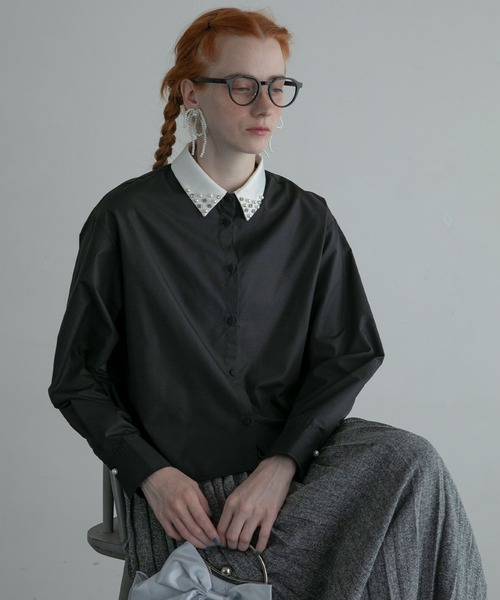 BONLECILL noir（ボンルシールノワール）の「【BONLECILL noir】2wayサテンカラークレリックパール/ビジューブラウス（シャツ/ブラウス・レディース・オフホワイト/ブラック/ブルー/チャコールグレー/ブルー系1/ブラック系1/グレー系1/ホワイト系1・FREE）」の4枚目の写真