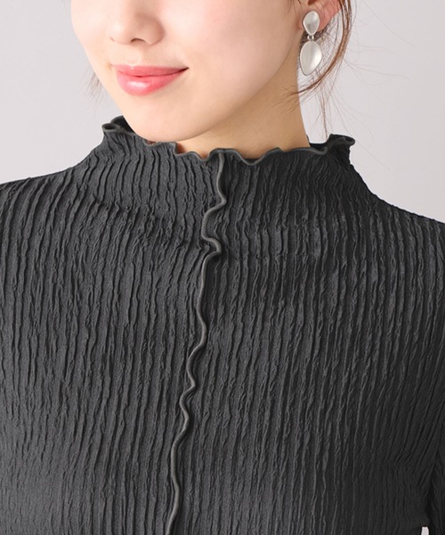 alotta(アロッタ)の「メロウ使いハイネックプルオーバー(Tシャツ/カットソー・レディース・アイボリー/ブラック/チャコール・M/L/LL/3L)」の7枚目の写真