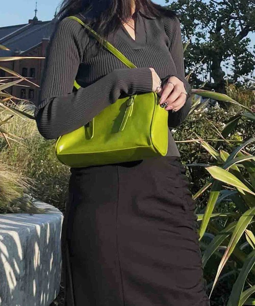 Reurie'（レウリィ）の「【ZOZO限定カラー有】エコレザーボストンバッグ / eco leather boston bag ショルダーバッグ スクエア アイボリー ブラック グリーン ツヤ（ボストンバッグ・レディース・アイボリー/ブラック/グリーン・FREE）」の9枚目の写真