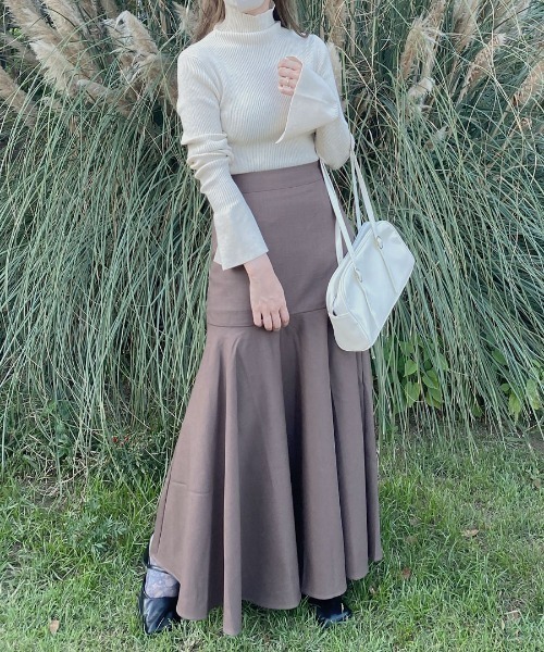 Reurie'（レウリィ）の「【ZOZO限定カラー有】エコレザーボストンバッグ / eco leather boston bag ショルダーバッグ スクエア アイボリー ブラック グリーン ツヤ（ボストンバッグ・レディース・アイボリー/ブラック/グリーン・FREE）」の4枚目の写真