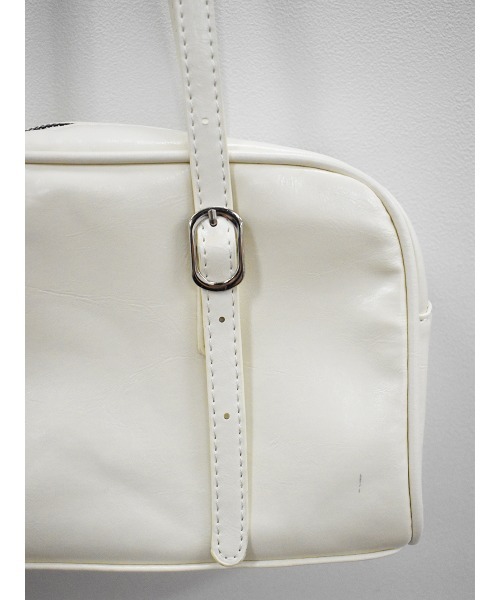 Reurie'（レウリィ）の「【ZOZO限定カラー有】エコレザーボストンバッグ / eco leather boston bag ショルダーバッグ スクエア アイボリー ブラック グリーン ツヤ（ボストンバッグ・レディース・アイボリー/ブラック/グリーン・FREE）」の22枚目の写真