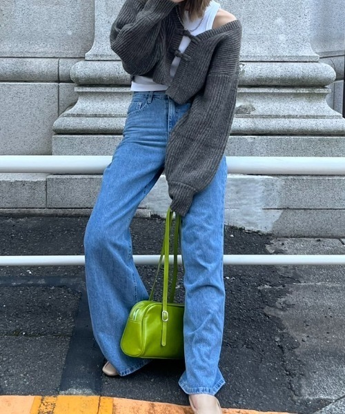 Reurie'（レウリィ）の「【ZOZO限定カラー有】エコレザーボストンバッグ / eco leather boston bag ショルダーバッグ スクエア アイボリー ブラック グリーン ツヤ（ボストンバッグ・レディース・アイボリー/ブラック/グリーン・FREE）」の6枚目の写真