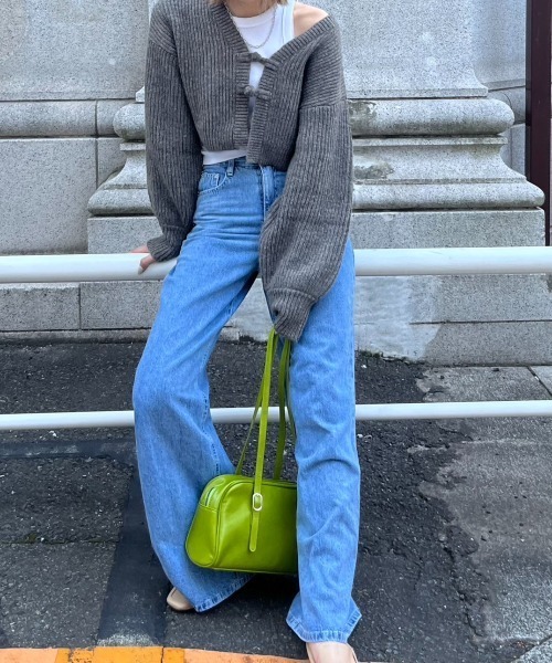 Reurie'（レウリィ）の「【ZOZO限定カラー有】エコレザーボストンバッグ / eco leather boston bag ショルダーバッグ スクエア アイボリー ブラック グリーン ツヤ（ボストンバッグ・レディース・アイボリー/ブラック/グリーン・FREE）」の7枚目の写真