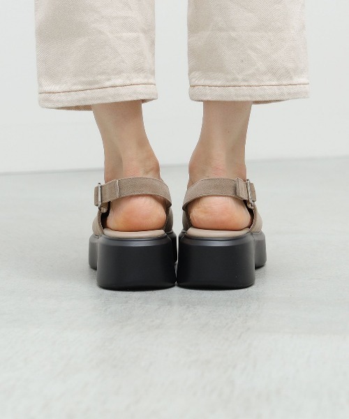 BEAMS HEART（ビームスハート）の「BEAMS HEART / フェイクスエード ストラップサボ（その他シューズ・レディース・ブラック/ベージュ・SMALL/LARGE/MEDIUM）」の6枚目の写真