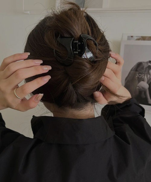 VIBGYOR Women(ヴィブジョー ウィメン)の「【resonance】ニュアンスカラー クリア バンスクリップ(バレッタ/ヘアクリップ・レディース・ブラウン系/ブラウン系1/ベージュ系/オリーブ系/ブラック・FREE)」の1枚目の写真