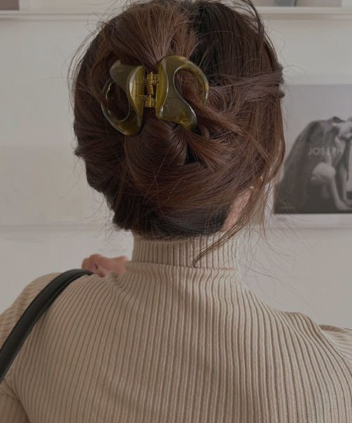 VIBGYOR Women(ヴィブジョー ウィメン)の「【resonance】ニュアンスカラー クリア バンスクリップ(バレッタ/ヘアクリップ・レディース・ブラウン系/ブラウン系1/ベージュ系/オリーブ系/ブラック・FREE)」の8枚目の写真