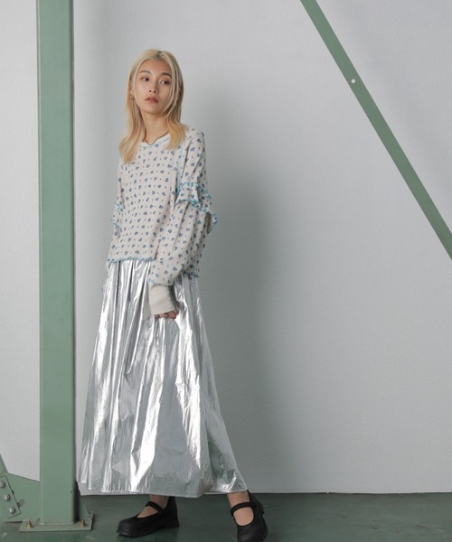 ROSE BUD(ローズバッド)の「メタリックボリュームスカート(スカート・レディース・シルバー/カーキ・FREE)」の3枚目の写真