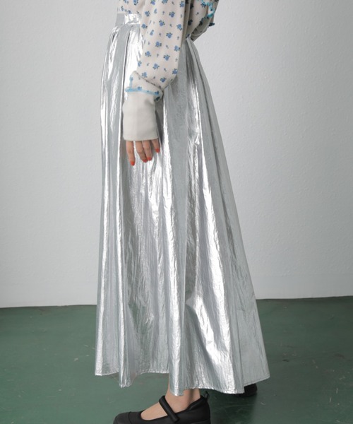 ROSE BUD(ローズバッド)の「メタリックボリュームスカート(スカート・レディース・シルバー/カーキ・FREE)」の8枚目の写真