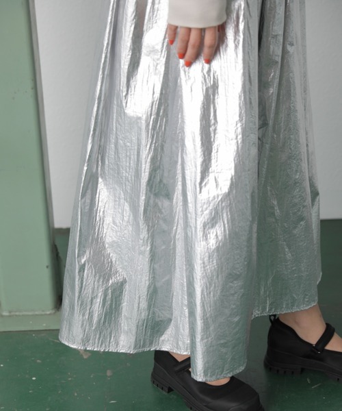 ROSE BUD(ローズバッド)の「メタリックボリュームスカート(スカート・レディース・シルバー/カーキ・FREE)」の11枚目の写真