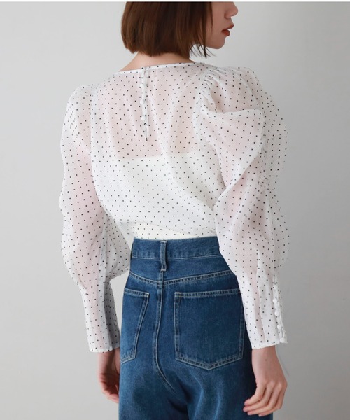 archives（アルシーヴ）の「シアードットパワショルブラウス（シャツ/ブラウス・レディース・ベージュ/ブラック/オフホワイト・MEDIUM）」の17枚目の写真