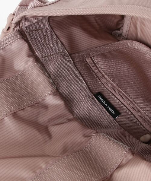 Herschel Supply（ハーシェルサプライ）の「【HERSCHEL SUPPLY】Grade Messenger Mini 10657-05881-OS（ショルダーバッグ・メンズ・ブラック/ピンク・FREE）」の5枚目の写真