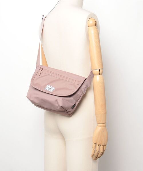 Herschel Supply（ハーシェルサプライ）の「【HERSCHEL SUPPLY】Grade Messenger Mini 10657-05881-OS（ショルダーバッグ・メンズ・ブラック/ピンク・FREE）」の6枚目の写真