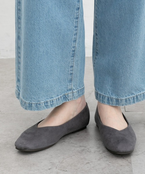 Honeys(ハニーズ)の「柔らかく楽ちんはっ水スクエアパンプス(パンプス・レディース・ブラック系その他/シルバー/ブラック/マスタード/ライトベージュ/グレー/ブラウン・22.5/23.0/23.5/24.0/24.5/25.0)」の3枚目の写真