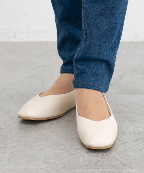 Honeys(ハニーズ)の「柔らかく楽ちんはっ水スクエアパンプス(パンプス・レディース・ブラック系その他/シルバー/ブラック/マスタード/ライトベージュ/グレー/ブラウン・22.5/23.0/23.5/24.0/24.5/25.0)」の5枚目の写真