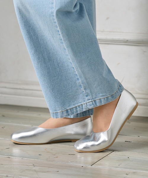 Honeys(ハニーズ)の「柔らかく楽ちんはっ水スクエアパンプス(パンプス・レディース・ブラック系その他/シルバー/ブラック/マスタード/ライトベージュ/グレー/ブラウン・22.5/23.0/23.5/24.0/24.5/25.0)」の7枚目の写真