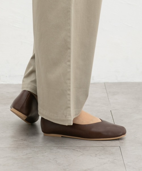 Honeys(ハニーズ)の「柔らかく楽ちんはっ水スクエアパンプス(パンプス・レディース・ブラック系その他/シルバー/ブラック/マスタード/ライトベージュ/グレー/ブラウン・22.5/23.0/23.5/24.0/24.5/25.0)」の16枚目の写真