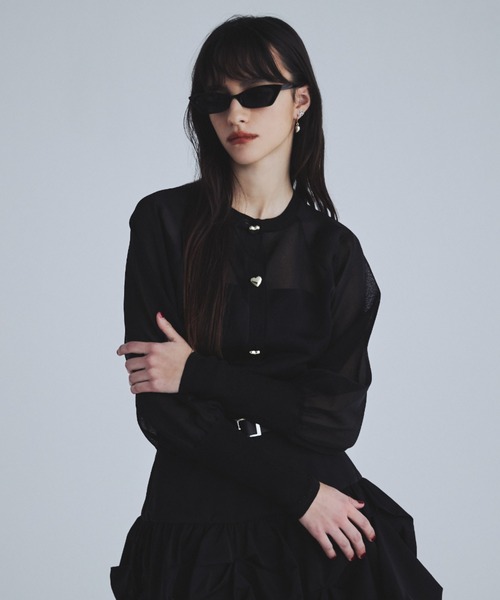 EIMY ISTOIRE(エイミーイストワール)の「Heart ボタンシアーカーディガン(カーディガン/ボレロ・レディース・グレー/ピンクベージュ/ブラック/イエロー/ホワイト・F)」の17枚目の写真