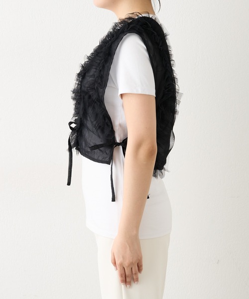 THE PAUSE（ザ ポーズ）の「【THE PAUSE】フリルチュールベスト（シャツ/ブラウス・レディース・カーキ/ブラック・FREE）」の4枚目の写真