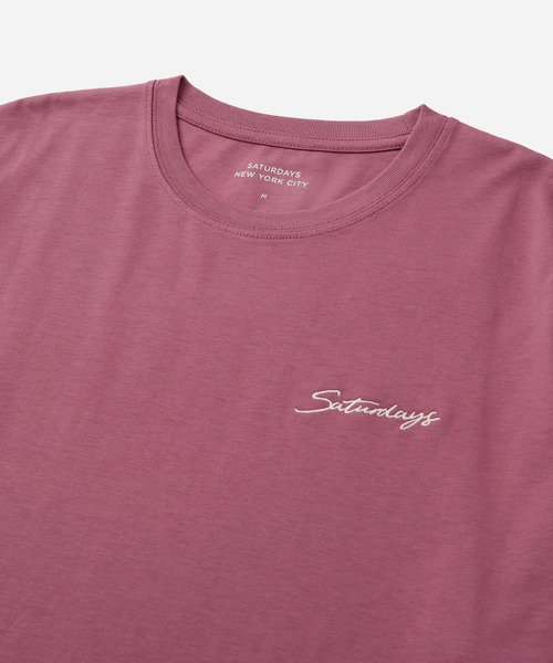 Saturdays NYC(サタデーズ ニューヨークシティ )の「SCRIPT STANDARD SS TEE(Tシャツ/カットソー・メンズ・オリーブ/パープル・M/L/S/XL)」の5枚目の写真