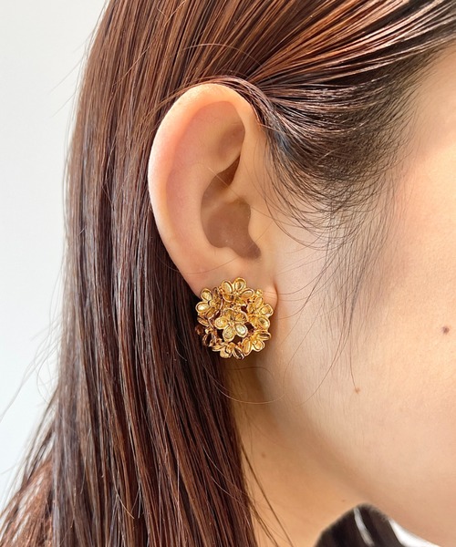 Libra Cue(リブラ キュー)の「フラワーモチーフピアス(ピアス(両耳用)・レディース・シルバー/ゴールド・FREE)」の8枚目の写真