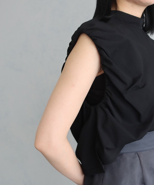 &g'aime（アンジェム）の「【&g’aime】サイドギャザーハイネックトップス（Tシャツ/カットソー・レディース・ブラック/ホワイト/チャコールグレー・FREE）」の4枚目の写真