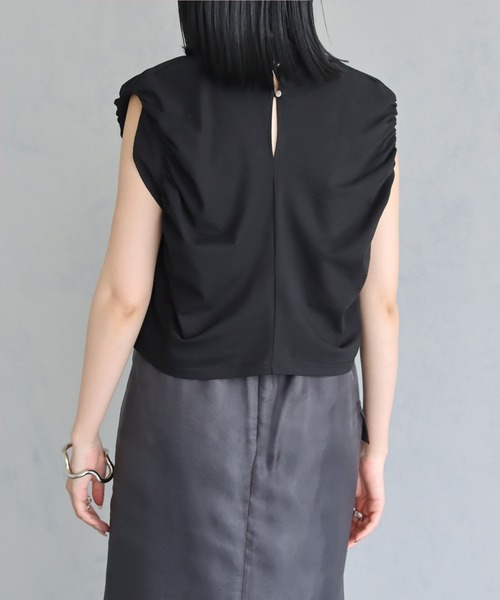 &g'aime（アンジェム）の「【&g’aime】サイドギャザーハイネックトップス（Tシャツ/カットソー・レディース・ブラック/ホワイト/チャコールグレー・FREE）」の5枚目の写真